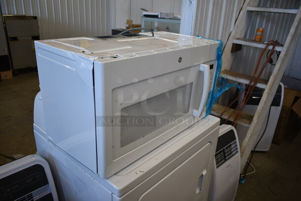 BRAND NEW SCRATCH AND DENT! General Electric GE JVM3160DF Metal Microwave Oven. - Image 3 of 9