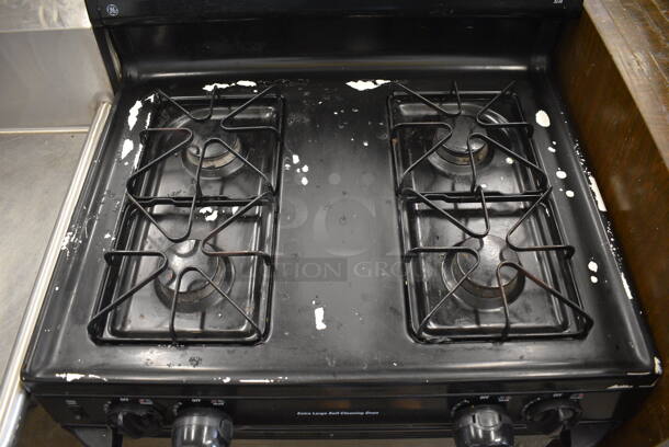 Spectra Metal Commercial Natural Gas Powered 4 Burner Range w/ Oven. 30x26x47 - Image 4 of 9