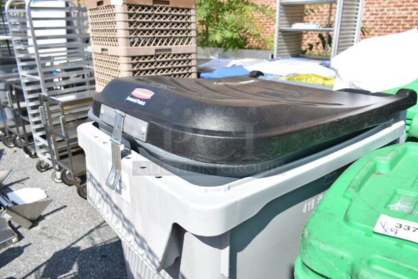 4 Outdoor Trash Cans. 27x32x42, 23x33x45, 26x31x32, 27x31x43. 4 Times Your Bid!  - Image 7 of 12