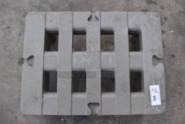 Metro Gray Poly Dunnage Rack. - Image 5 of 5