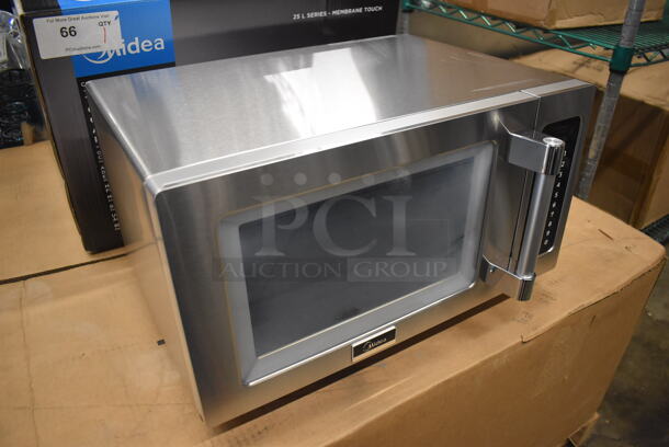 BRAND NEW IN BOX! 2017 Midea 1025F1A Stainless Steel Commercial Countertop Microwave Oven. 120 Volts, 1 Phase. 20x17x12 - Image 4 of 8