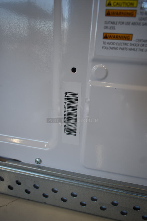 BRAND NEW SCRATCH AND DENT! General Electric GE JVM3160DF Metal Microwave Oven. - Image 9 of 9