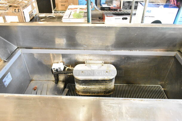 Leader LM60 Stainless Steel Commercial Sandwich Salad Prep Table Bain Marie Mega Top on Commercial Casters. 115 Volts, 1 Phase. Tested and Working!
 - Image 5 of 8