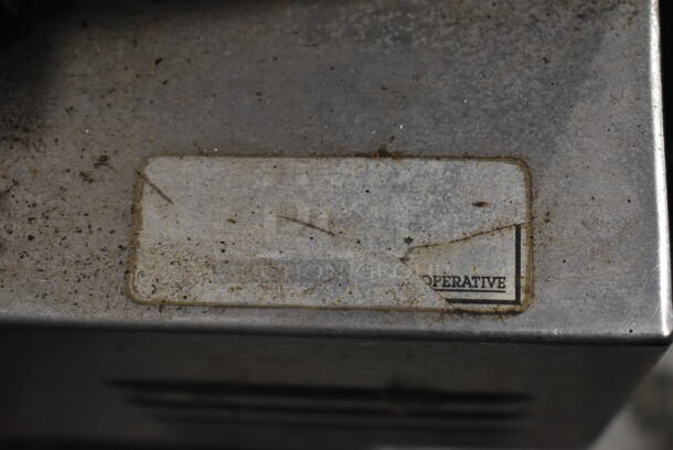 US Range Summit Stainless Steel Commercial Full Size Convection Oven w/ View Through Door, Solid Door, Metal Oven Racks and Thermostatic Controls. - Image 6 of 7