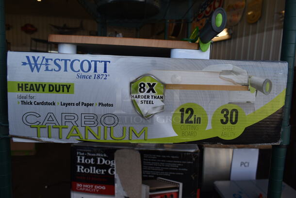 BRAND NEW SCRATCH AND DENT! Westcott 16717 CarboTitanium 12" Metal / Wood 30 Sheet Guillotine Paper Trimmer - Image 6 of 6