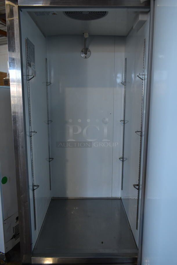 Avantco 178A23RHC Stainless Steel Commercial Single Door Reach In Cooler on Commercial Casters. 115 Volts, 1 Phase. Tested and Working! - Image 3 of 6