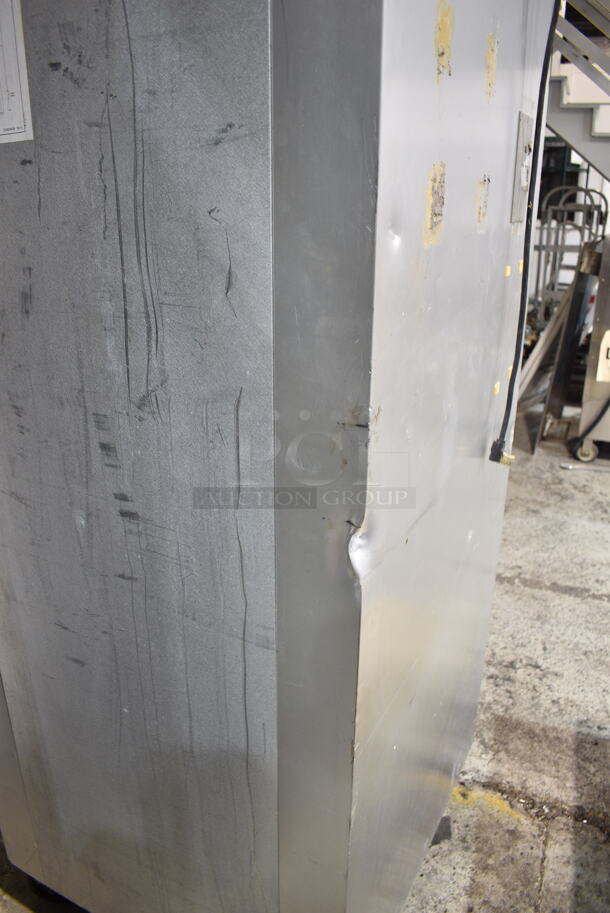 Traulsen G10000 Stainless Steel Commercial 2 Half Size Door Reach In Cooler on Commercial Casters. 115 Volts, 1 Phase. Tested and Working! - Image 8 of 9