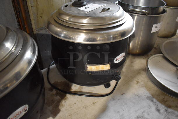 Avantco 177S600 Stainless Steel Commercial Countertop Soup Kettle Food Warmer. 110 Volts, 1 Phase. 17x17x15. Tested and Working! - Image 2 of 8