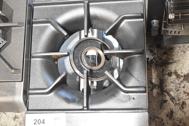 BRAND NEW SCRATCH AND DENT! 2023 Avantco 177CAGR212 Stainless Steel Commercial Countertop Natural Gas Powered 2 Burner Range. Missing Back Burner and Grate.  - Image 4 of 9