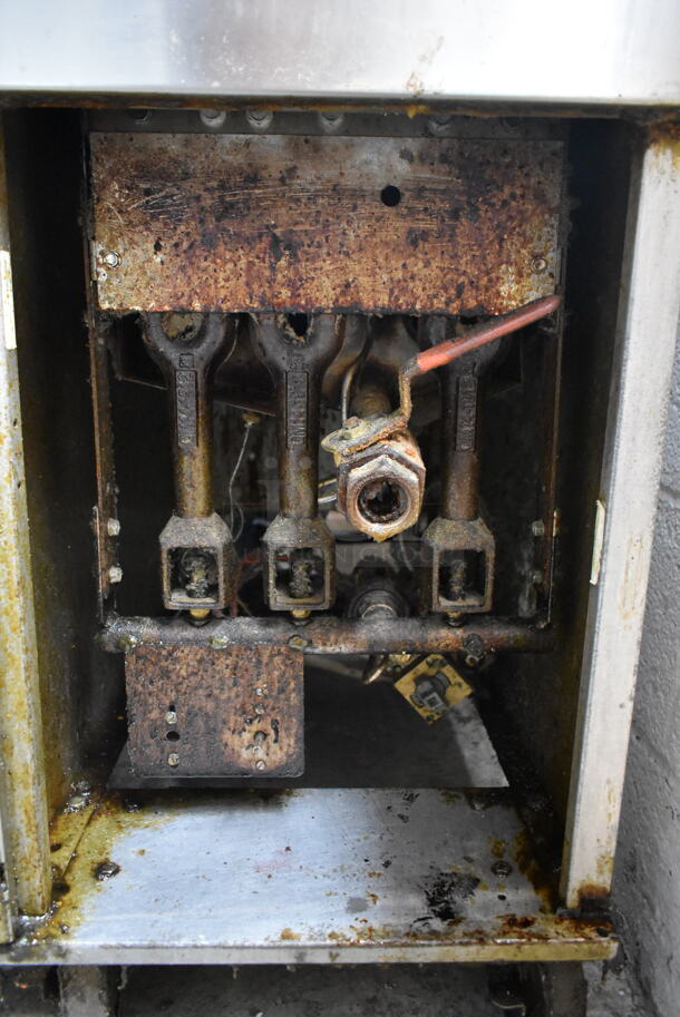 Dean SR42GNS Stainless Steel Commercial Floor Style Natural Gas Powered Deep Fat Fryer w/ 2 Metal Fry Baskets. 105,000 BTU.  - Image 5 of 6