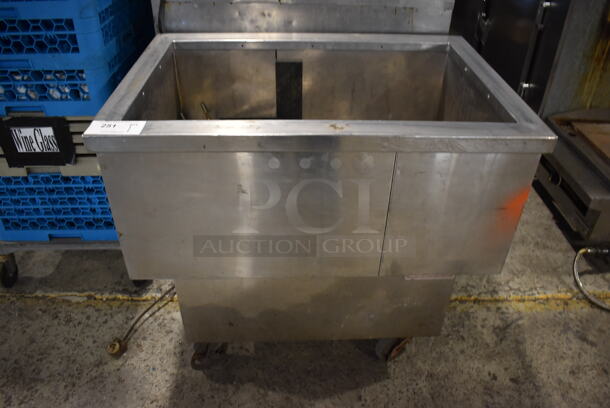 Davmor R-L on F-I Stainless Steel Commercial Cold Pan Drop In on Commercial Casters. 115 Volts, 1 Phase. 24.5x34.5x32. Tested and Does Not Power On - Image 4 of 7