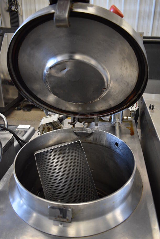 BKI LPF-F Stainless Steel Commercial Floor Style Electric Powered Pressure Fryer on Commercial Casters. 208 Volts, 3 Phase. 18.5x37.5x49 - Image 5 of 9