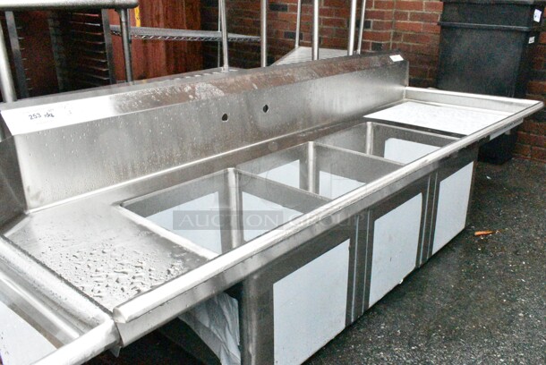 BRAND NEW SCRATCH AND DENT! Regency 600DDTS384RT 16-Gauge 7' Soiled / Dirty Dish Table with 3-Compartment Sink - 16" x 20" x 14" Bowls - Right Drainboard. No Legs.  - Image 3 of 9