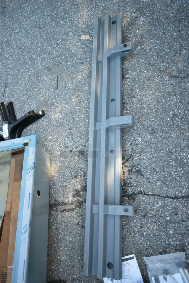 BRAND NEW SCRATCH AND DENT! Cambro VBRR6 Gray Poly Tray Slide.  - Image 4 of 6