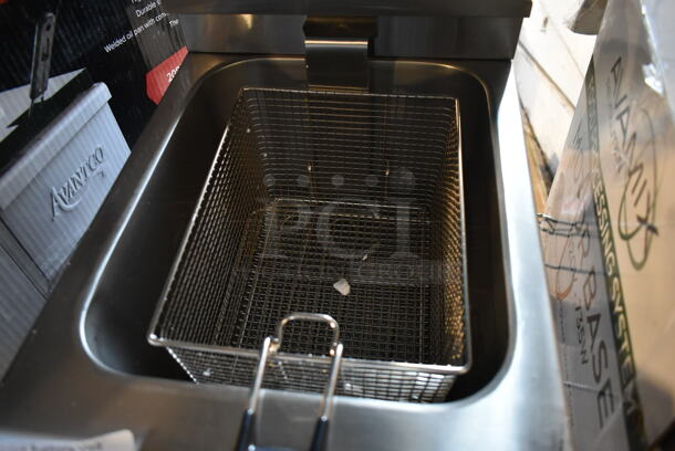 BRAND NEW SCRATCH AND DENT! 2023 Avantco 177F200 Stainless Steel Commercial 15 lb. Medium-Duty Electric Countertop Fryer w/ Metal Fry Basket and Lid. 208/240 Volts, 1 Phase.  - Image 6 of 8