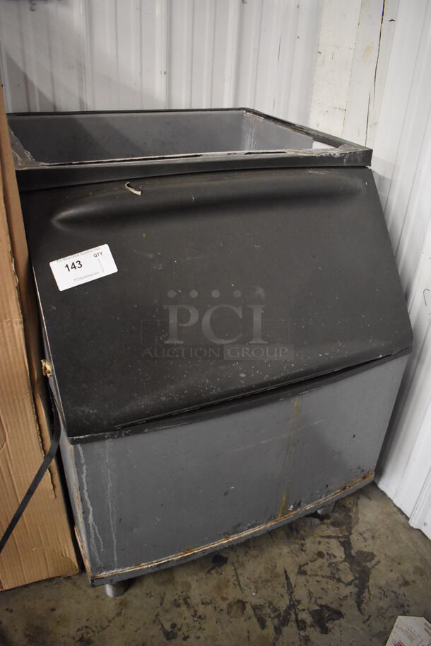 Metal Commercial Ice Bin. 30x34x38 - Image 2 of 5