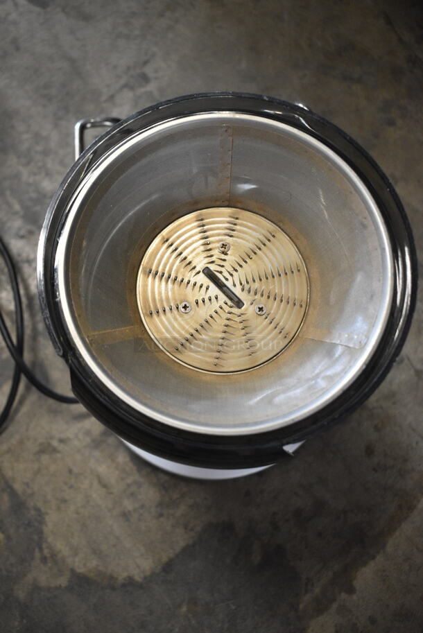 Breville Metal Commercial Countertop Juicer. Tested and Working! - Image 4 of 5