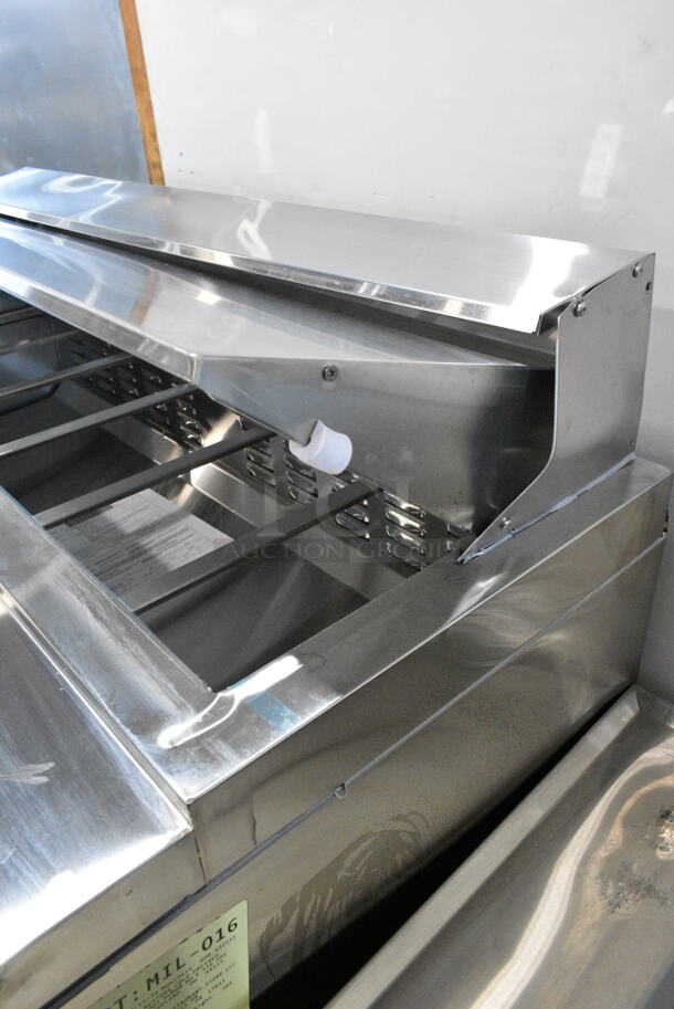 BRAND NEW SCRATCH AND DENT! 2023 Avantco 178APT48HC Stainless Steel Commercial Sandwich Salad Prep Table Bain Marie Mega Top. 115 Volts, 1 Phase. Tested and Working! - Image 6 of 10