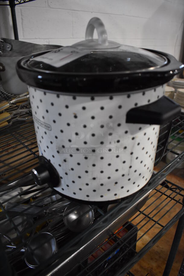 Black & Decker SC1004D Metal Countertop Slow Cooker. 120 Volts, 1 Phase. 11x11x10 - Image 3 of 5