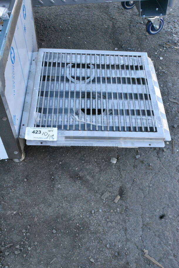 BRAND NEW SCRATCH AND DENT! Regency 600FT1818SS Stainless Steel Floor Trough. - Image 2 of 5
