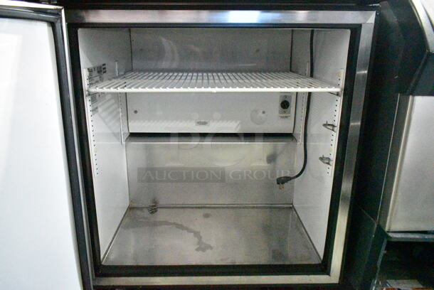 True TSSU-27-08 Stainless Steel Commercial Sandwich Salad Prep Table Bain Marie Mega Top on Commercial Casters. 115 Volts, 1 Phase. Tested and Powers On But Does Not Get Cold - Image 5 of 8