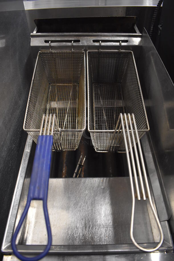 American Range Stainless Steel Commercial Floor Style Natural Gas Powered Deep Fat Fryer w/ 2 Metal Fry Baskets and Right Side Splash Guard. 15.5x30x47 - Image 4 of 6