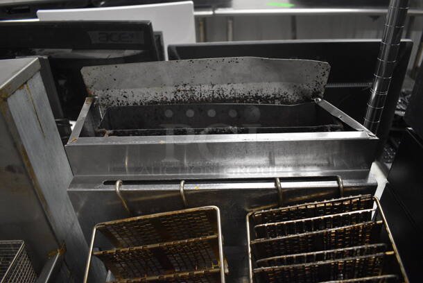 Dean Model SM150GN Stainless Steel Commercial Floor Style Natural Gas Powered Deep Fat Fryer w/ 2 Baskets on Commercial Casters. 120,000 BTU. 15.5x30x47 - Image 4 of 6