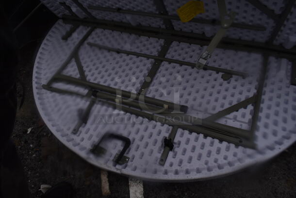 BRAND NEW SCRATCH AND DENT! White Round folding Table. - Image 2 of 2