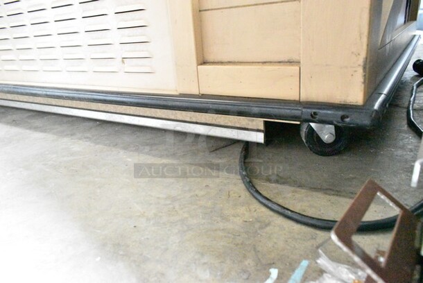 Killion PFW-74-43-48-V-N-MOBILE Metal Commercial Grab N Go Open Merchandiser on Commercial Casters. 208/230 Volts. - Image 4 of 9