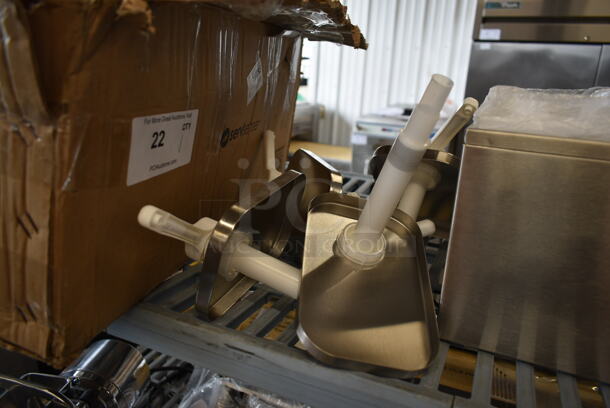 BRAND NEW SCRATCH AND DENT! ServSense 651PDS2QT5P Stainless Steel Commercial Countertop 5 Pump 2 Quart Topping Rail. - Image 5 of 7