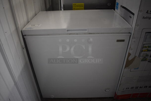 Vissani MDCF7WH Chest Freezer. 115 Volts, 1 Phase. 32x22x33.5. Tested and Working!