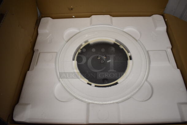 BRAND NEW SCRATCH AND DENT! 2021 TM162A-POHDOO 2FP Black Metal Over the Range Microwave.  - Image 3 of 7