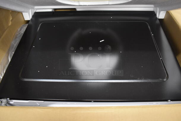 BRAND NEW SCRATCH AND DENT! 2021 TM162A-POHDOO 2FP Black Metal Over the Range Microwave.  - Image 4 of 7