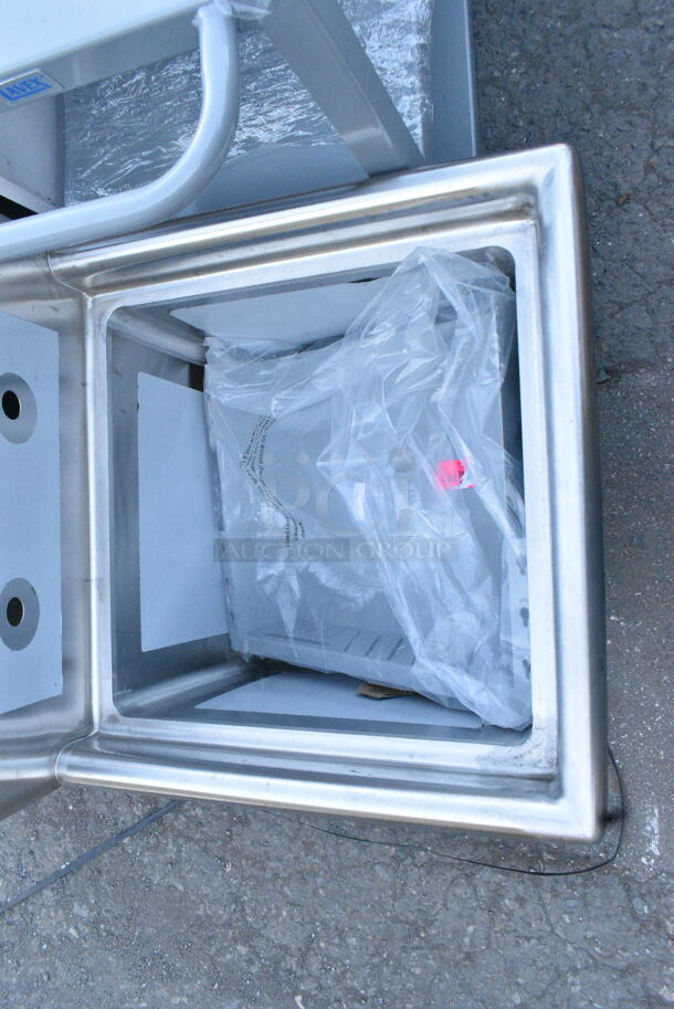 BRAND NEW SCRATCH AND DENT! Regency 600S11818  23" 16-Gauge Stainless Steel One Compartment Commercial Sink with Stainless Steel Legs, without Drainboard - 18" x 18" x 14" Bowl - Image 3 of 6