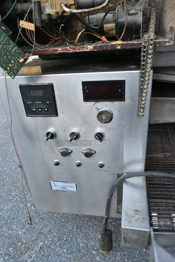 2 Blodgett MG-32 Stainless Steel Commercial Natural Gas Powered Conveyor Pizza Ovens. 150,000 BTU. 2 Times Your Bid.  - Image 3 of 12