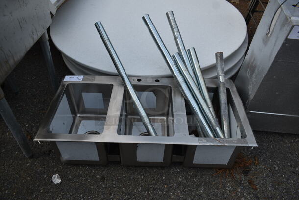 BRAND NEW SCRATCH AND DENT! Stainless Steel Commercial 3 Bay Sink. Comes w/ 6 Leg Pieces.  - Image 1 of 4