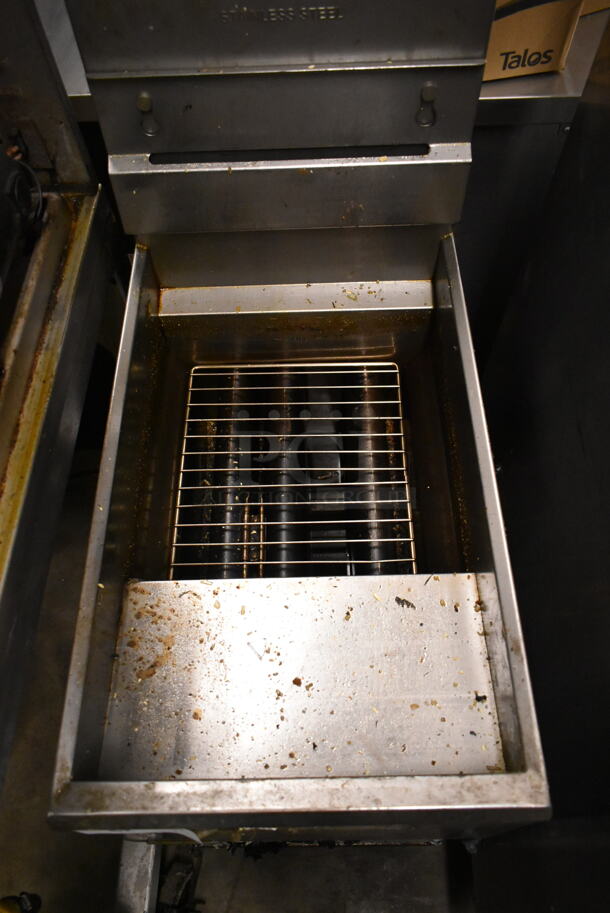 Stainless Steel Commercial Natural Gas Powered Deep Fat Fryer w/ 2 Metal Fry Baskets. 90,000 BTU.  - Image 3 of 6