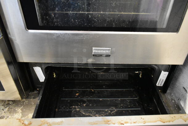 Frigidaire FGGF3030PFE Stainless Steel Commercial Natural Gas Powered 5 Burner Range w/ Oven.  - Image 7 of 8