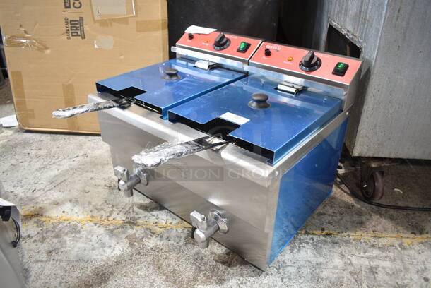 BRAND NEW SCRATCH AND DENT! 2023 Avantco 177F202 Stainless Steel Commercial Countertop Electric Powered 2 Bay Fryer w/ Lids and Metal Fry Baskets. 208-240 Volts, 1 Phase. Tested and Working!  - Image 3 of 7