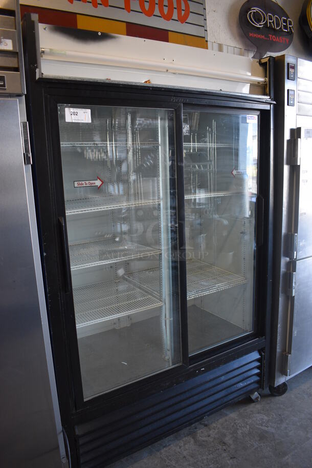 True Model GDM-45 Metal Commercial 2 Door Cooler Merchandiser w/ Sliding Doors and Poly Coated Racks on Commercial Casters. 115 Volts, 1 Phase. 51.5x31x82.5. Tested and Working! - Image 3 of 6