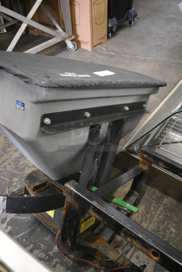 Curtis Fast-cast 175 Trailer Hitch Rear Mount Salt Spreader. 28x39x32 - Image 3 of 6