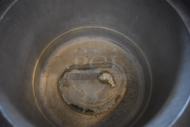 Vollrath Cayenne HS-11 Stainless Steel Commercial Countertop Soup Kettle Food Warmer w/ Lid. Does Not Have Drop In. 120 Volts, 1 Phase. Tested and Working! - Image 5 of 6