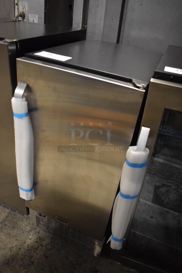 BRAND NEW SCRATCH AND DENT! Whynter UIM-502SS Stainless Steel Self Contained Ice Maker. 115 Volts, 1 Phase. 14.5x24.5x32.5 Tested and Working! - Image 3 of 8