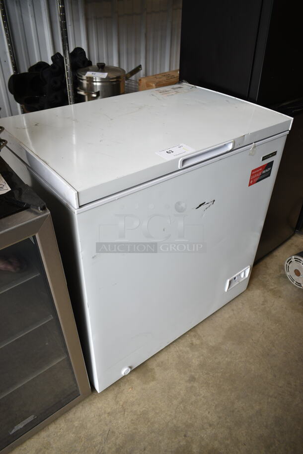 Frigidaire EFRF7003-6COM Metal Chest Freezer w/ Hinge Lid. 115 Volts, 1 Phase. Tested and Working! - Image 2 of 4