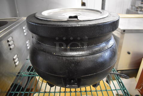 Vollrath 1777 Metal Commercial Countertop Soup Kettle Food Warmer. 120 Volts, 1 Phase. 15x15x12.5. Tested and Does Not Power On
