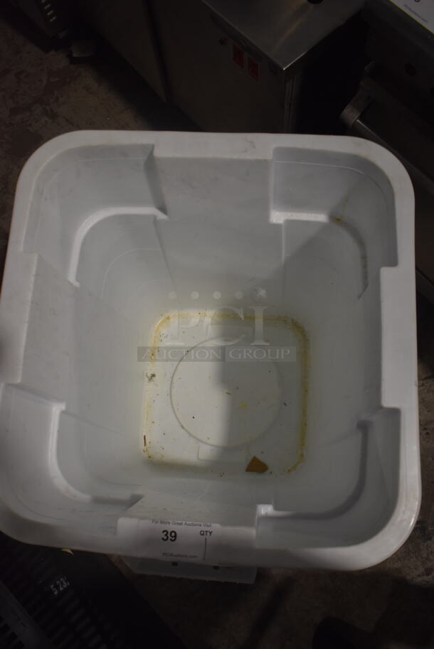 Trash Can In White on Wheels  - Image 4 of 5