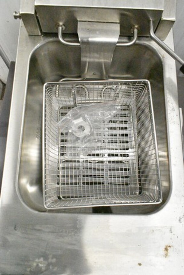 BRAND NEW SCRATCH AND DENT! 2024 Crosson EF-6V Stainless Steel Commercial Countertop Electric Powered Fryer w/ Metal Fry Basket and Lid. 120 Volts, 1 Phase. - Image 4 of 6