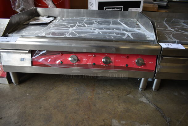 BRAND NEW SCRATCH AND DENT! 2023 Avantco 177EG24N Stainless Steel Commercial Countertop Electric Powered Flat Top Griddle. 208/240 Volts, 1 Phase. - Image 3 of 5