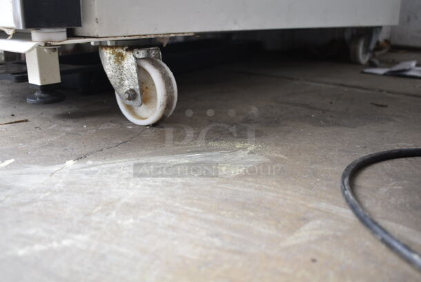 Panimatic M16 Metal Commercial Single Door Reach In Proofer / Retarding Cabinet on Commercial Casters. 208 Volts, 1 Phase.  - Image 4 of 7