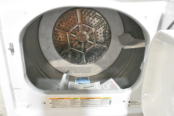 BRAND NEW SCRATCH AND DENT! General Electric GE GTX52EASP1WB 6.2 cu. ft. Front Load Electric Commercial Dryer - Free Use. 120/208-240 Volts, 1 Phase.  - Image 5 of 8